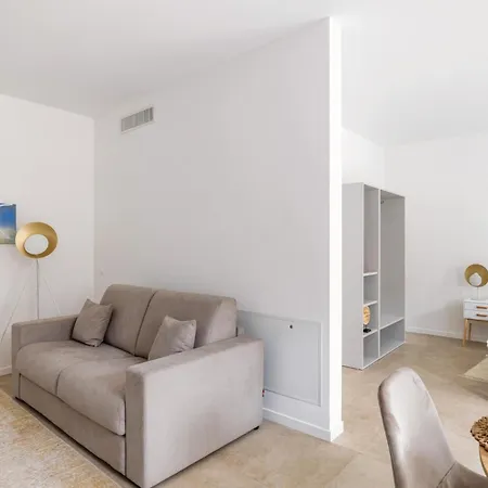 Aparthotel Schloss - &